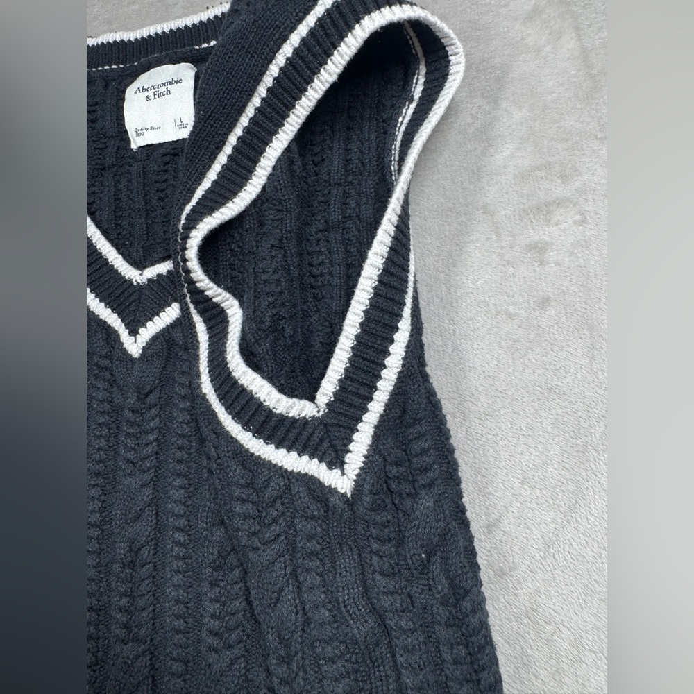 Abercrombie & Fitch Women’s Cable Knit V Neck Cropped Black White Sweater Vest L - Picture 4 of 15
